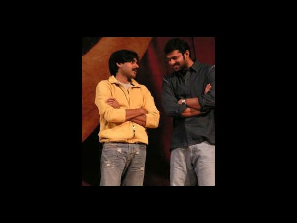 సోషల్ మీడియాలో హల్ చల్ చేస్తున్న పవన్ కళ్యాణ్ అరుదైన చిత్రాలు