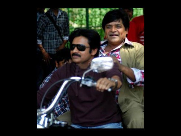 సోషల్ మీడియాలో హల్ చల్ చేస్తున్న పవన్ కళ్యాణ్ అరుదైన చిత్రాలు