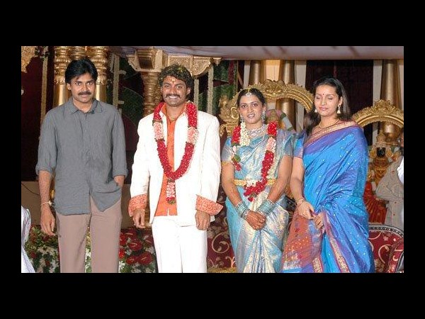 సోషల్ మీడియాలో హల్ చల్ చేస్తున్న పవన్ కళ్యాణ్ అరుదైన చిత్రాలు