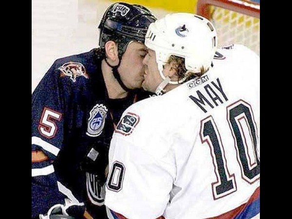 కెమెరాకు చిక్కిన విచిత్ర ఫోటోలు!!