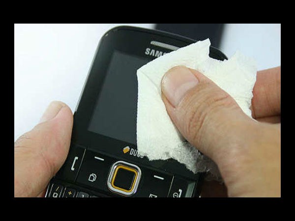 వర్షంలో తడిచిన ఫోన్ కోసం జాగ్రత్తలు!