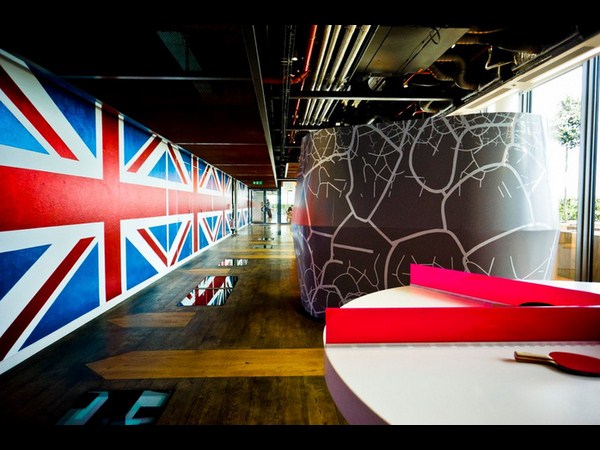  ఆఫీసులు కాదు అద్భుతాలు!