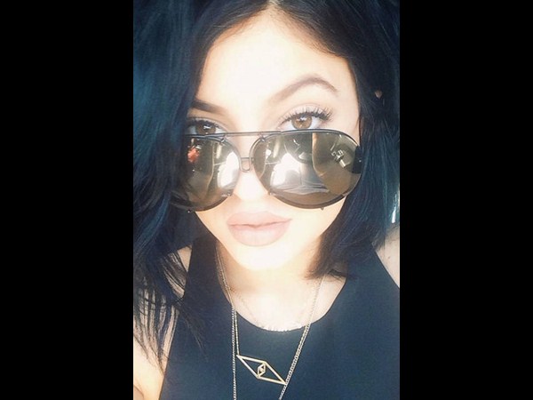 పిచ్చెక్కిస్తున్న... ‘సెల్ఫీ’ భామలు