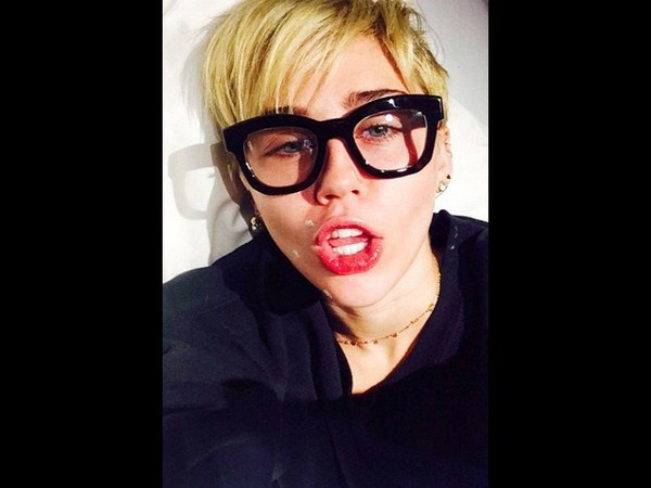 పిచ్చెక్కిస్తున్న... ‘సెల్ఫీ' భామలు