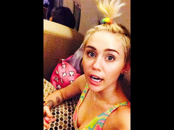 పిచ్చెక్కిస్తున్న... ‘సెల్ఫీ' భామలు