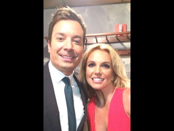 పిచ్చెక్కిస్తున్న... ‘సెల్ఫీ' భామలు