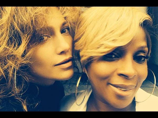 పిచ్చెక్కిస్తున్న... ‘సెల్ఫీ' భామలు