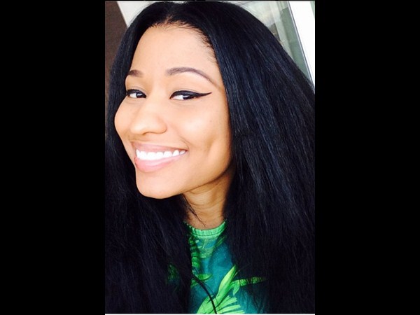 పిచ్చెక్కిస్తున్న... ‘సెల్ఫీ' భామలు