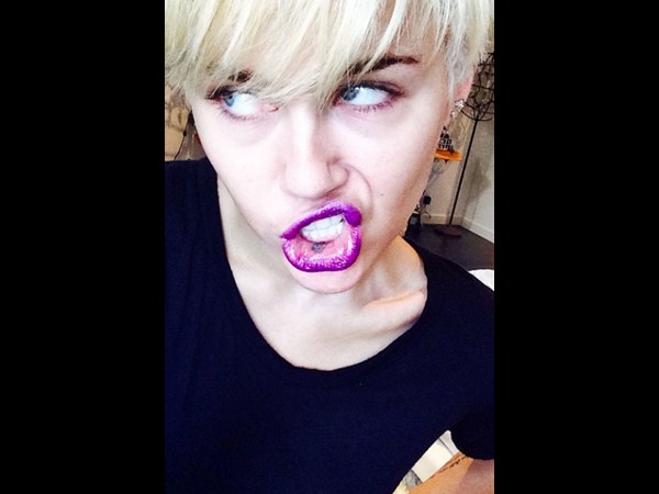 పిచ్చెక్కిస్తున్న... ‘సెల్ఫీ' భామలు