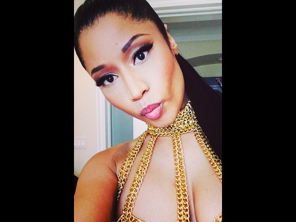 పిచ్చెక్కిస్తున్న... ‘సెల్ఫీ' భామలు