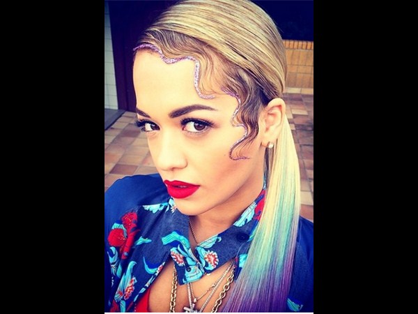 పిచ్చెక్కిస్తున్న... ‘సెల్ఫీ' భామలు