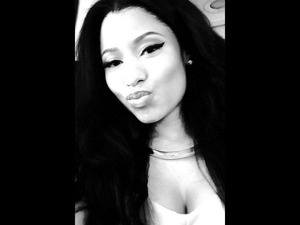 పిచ్చెక్కిస్తున్న... ‘సెల్ఫీ' భామలు