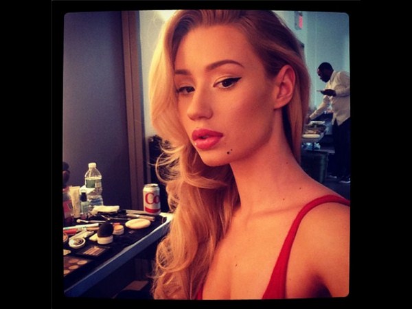 పిచ్చెక్కిస్తున్న... ‘సెల్ఫీ' భామలు