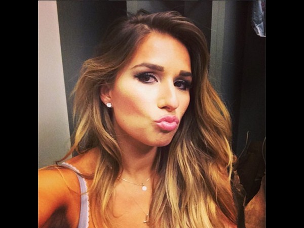 పిచ్చెక్కిస్తున్న... ‘సెల్ఫీ' భామలు