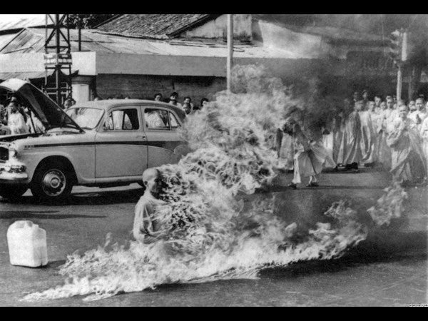 షాకింగ్ స్టోరీలు@సోషల్ మీడియా