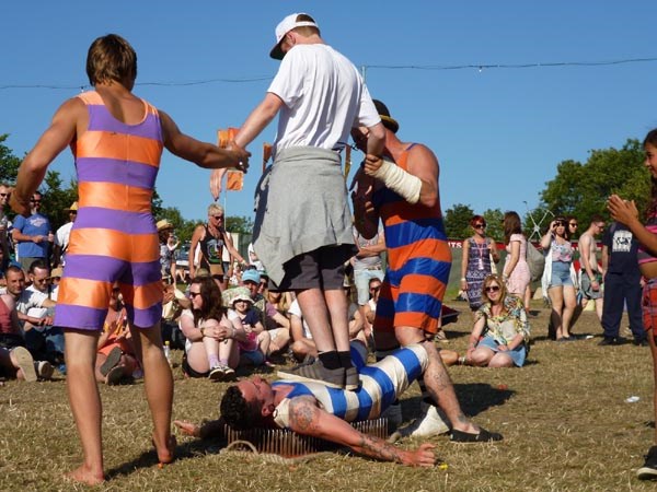 వేడి వేడి ఎంటర్‌టైన్‌మెంట్