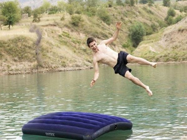 అంబరాన్నంటిన సోషల్ మీడియా జోష్!!