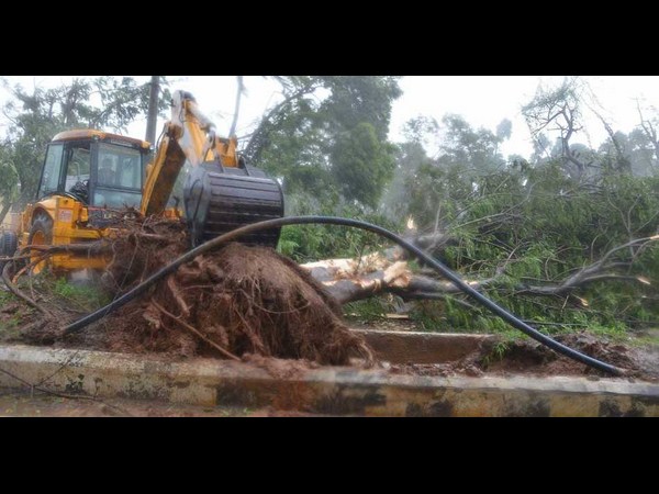 సోషల్ మీడియాలో హుదుద్ కల్లోలం..
