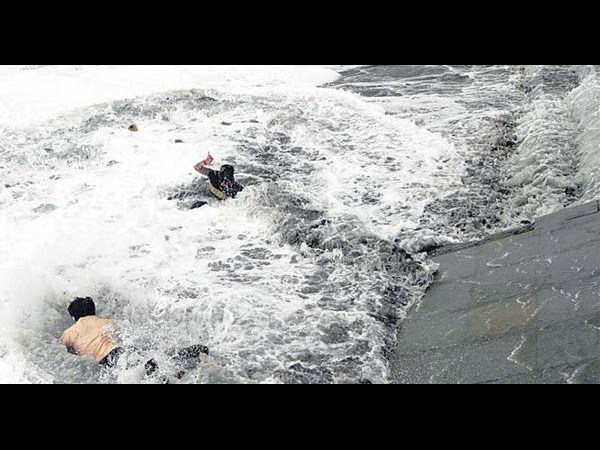 సోషల్ మీడియాలో హుదుద్ కల్లోలం..