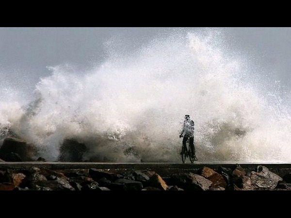 సోషల్ మీడియాలో హుదుద్ కల్లోలం..