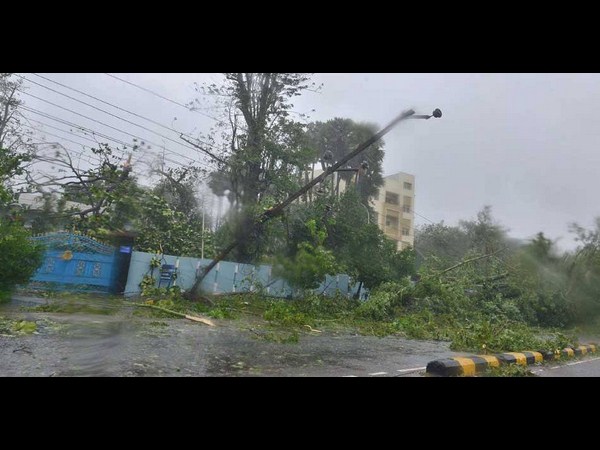 సోషల్ మీడియాలో హుదుద్ కల్లోలం..