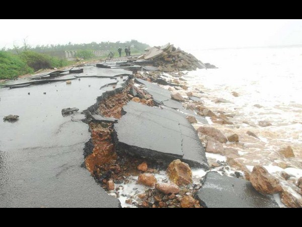 సోషల్ మీడియాలో హుదుద్ కల్లోలం..