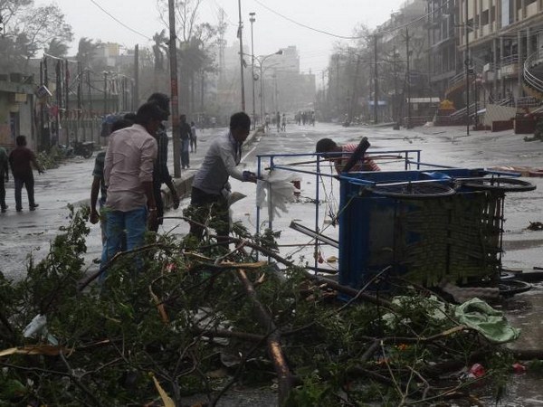 సోషల్ మీడియాలో హుదుద్ కల్లోలం..