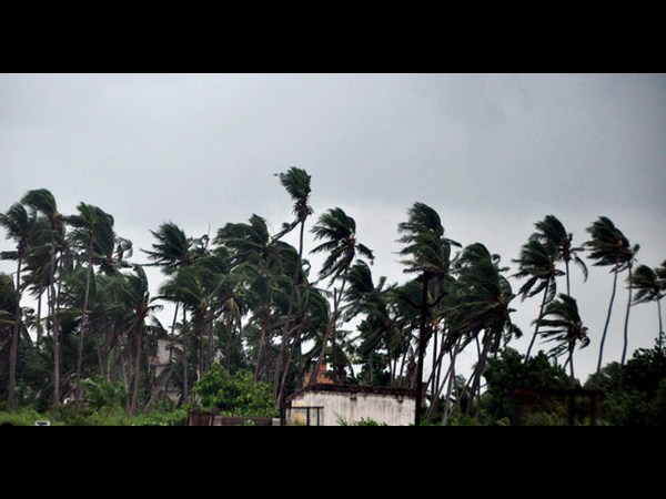 సోషల్ మీడియాలో హుదుద్ కల్లోలం..