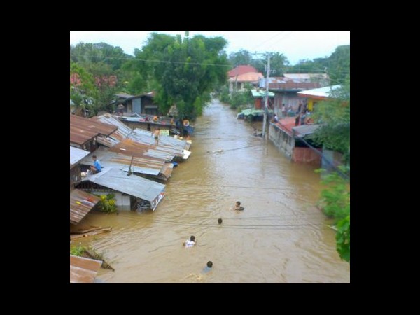 సోషల్ మీడియా షాకింగ్ చిత్రాలు!!