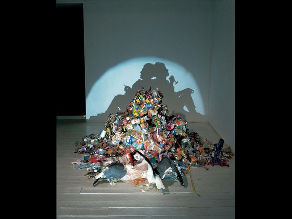 ఆ నీడలో ఏదో దాగుంది!!