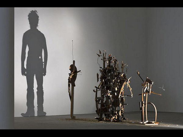 ఆ నీడలో ఏదో దాగుంది!!