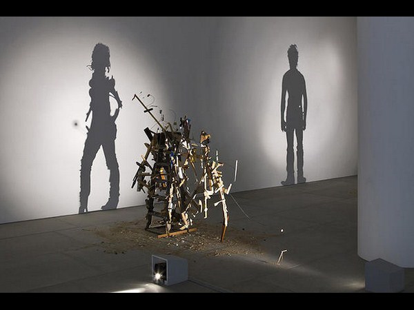 ఆ నీడలో ఏదో దాగుంది!!