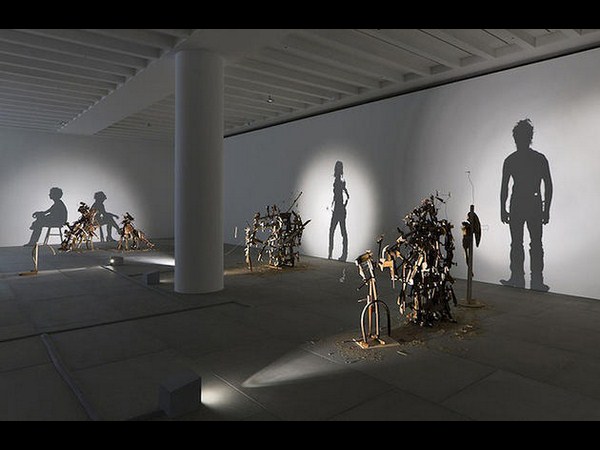 ఆ నీడలో ఏదో దాగుంది!!