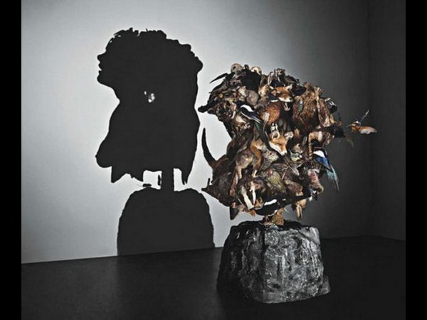 ఆ నీడలో ఏదో దాగుంది!!