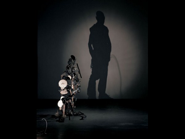 ఆ నీడలో ఏదో దాగుంది!!