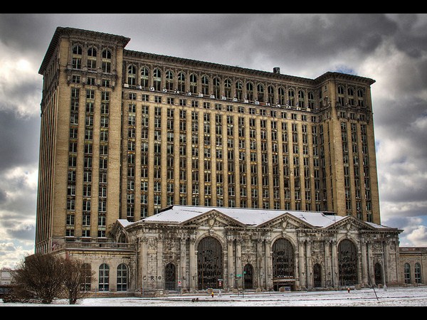  భయానక స్థావరాలు!!