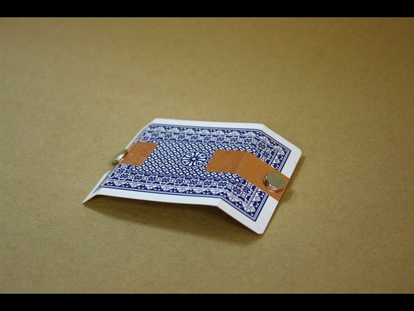 పేక ముక్కతో సోలార్ బ్యాటరీ చార్జర్!!