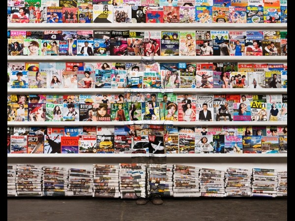 చైనా వీధుల్లో అదృశ్య మనిషి!!