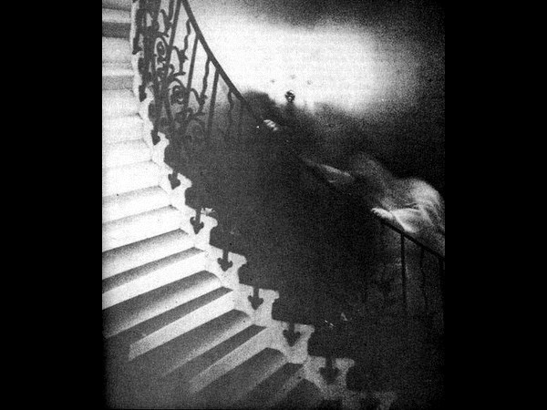 మనుషుల మధ్యనే అదృశ్య శక్తులు?