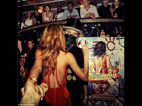 వయ్యారి నడుముతో ప్రపంచాన్నే చూపించింది!!