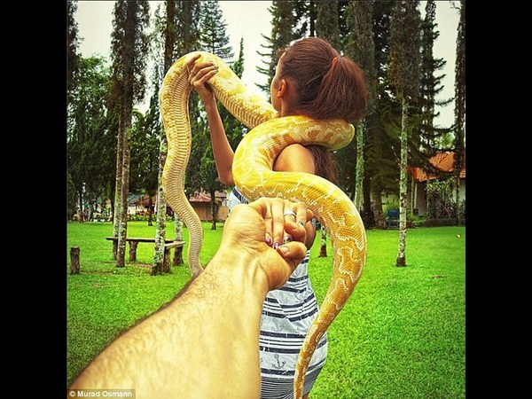 వయ్యారి నడుముతో ప్రపంచాన్నే చూపించింది!!