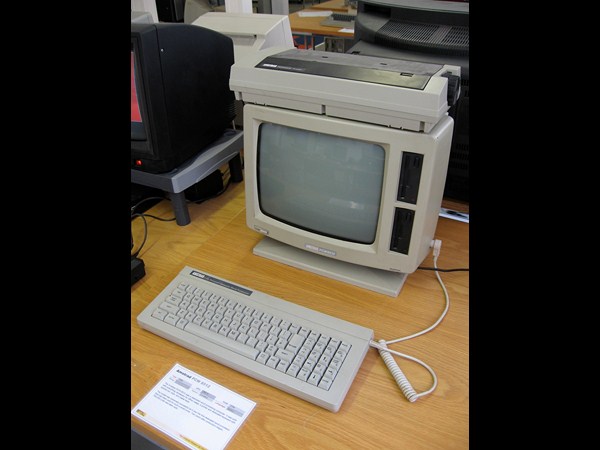 పూర్వ కాలం కంప్యూటర్లు (1970 - 2000)