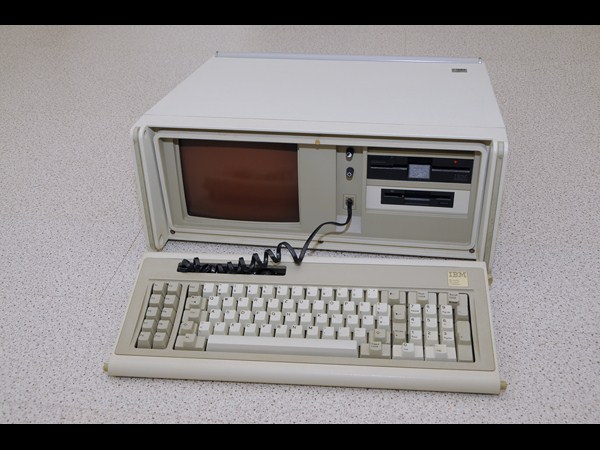 పూర్వ కాలం కంప్యూటర్లు (1970 - 2000)