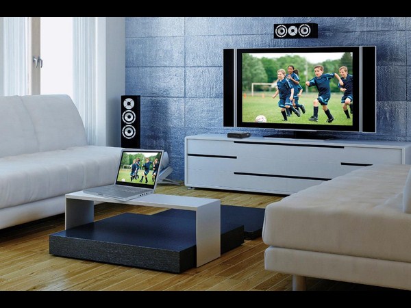 ల్యాప్‌టాప్ అలానే టీవీని ఆన్ చేయండి