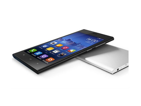 భారత్ మార్కెట్లో అతితక్కువ కాలంలోనే అమితమైన ప్రజాదరణను సొంతం చేసుకున్న చైనా మొబైల్ ఫోన్‌ల కంపెనీ ‘షియోమీ’(Xiaomi) పై ఢిల్లీ హైకోర్ట్ బ్యాన్ విధించింది. భారత్‌లో షియోమీ ఫోన్‌ల విక్రయాలను నిలిపివేయాలంటూ షియోమీతో పాటు ఆ ఫోన్‌లను ఎక్స్‌క్లూజివ్‌గా విక్రయిస్తోన్న ఫ్లిప్‌కార్ట్‌కు బుధవారం ఢిల్లీ హైకోర్ట్ మధ్యంతర ఉత్తర్వులు జారీ చేసింది. ఎరిక్సన్ సంస్థకు చెందిన టెక్నాలజీ పేటెంట్ హక్కులను షియోమీ ఉల్లంఘిస్తోందన్న అభియోగాల నేపధ్యంలో ఈ తీర్పు వెలువడినట్లు తెలుస్తోంది.    ఈ ఉత్తర్వులో భాగంగా భారత్‌లో షియోమీ ఫోన్‌ల దిగుమతులను నిరోధించాలని కస్టమ్స్ అధికారులకు న్యాయస్థానం సూచించింది. అంతేకాకుండా, షియమీ కంపెనీ ఫ్లిప్‌కార్ట్ ద్వారా ఇప్పటి వరకు భారత్‌లో విక్రయించిన ఫోన్‌లకు సంబంధించి వివరాలను అఫిడవిట్ రూపంలో దాఖలు చేయవల్సిందిగా కోర్ట్ ఆదేశించింది. ఈ క్రమంలో షియోమీ, ఫ్లిప్‌కార్ట్ కార్యాలయాలను పరిశీలించేందుకు ముగ్గురు స్థానిక కమీషనర్లను కోర్టు నియమించింది. వీరికయ్యే ఖర్చులను ఎరిక్సన్ సంస్థ భరించాలి. ఈ అంశానికి సంబంధించి నాలుగు వారల్లోపు నివేదికను కమీషనర్లు సమర్పించాల్సి ఉంది.   