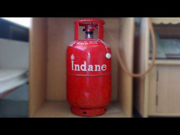 మొబైల్ ఫోన్ ద్వారా గ్యాక్ బుక్ చేసుకోవటం ఏలా..?