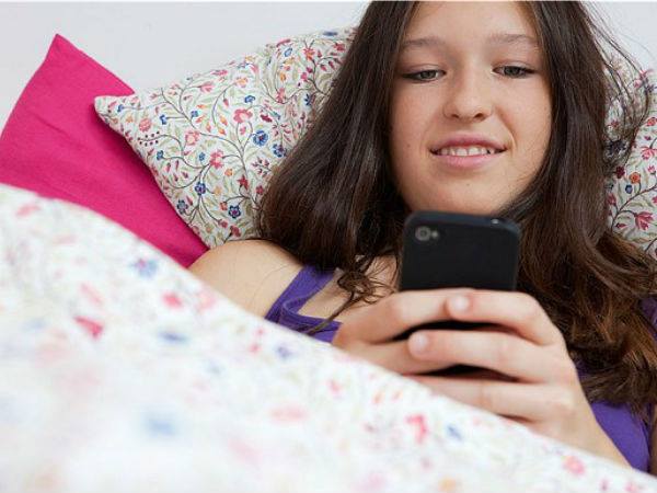 బెడ్ పై ఫోన్ వాడుతున్నారా..?
