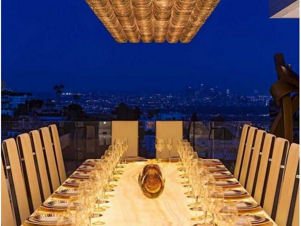 16,000 కోట్ల ఆస్తి... 438 కోట్ల భవంతి!