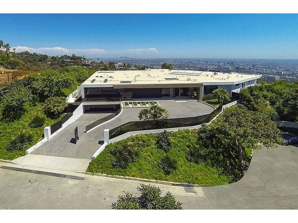 16,000 కోట్ల ఆస్తి... 438 కోట్ల భవంతి!