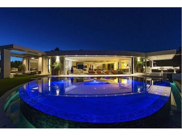 16,000 కోట్ల ఆస్తి... 438 కోట్ల భవంతి!